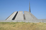 Jerevan - pamätník genocídy Arménov. Zdroj: http://www.negative99.com