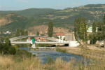 Most cez rieku Ibar - symbol rozdelenia Mitrovice. Zdroj: Time.com