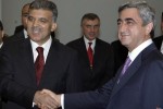 Prezidenti Arménska a Turecka Serž Sarkisian a Abdullah Güll sa prvý raz v dejinách oboch štátov stretli 6. septembra 2009 v Jerevane. Zdroj: http://nimg.sulekha.com / AP Photo.
